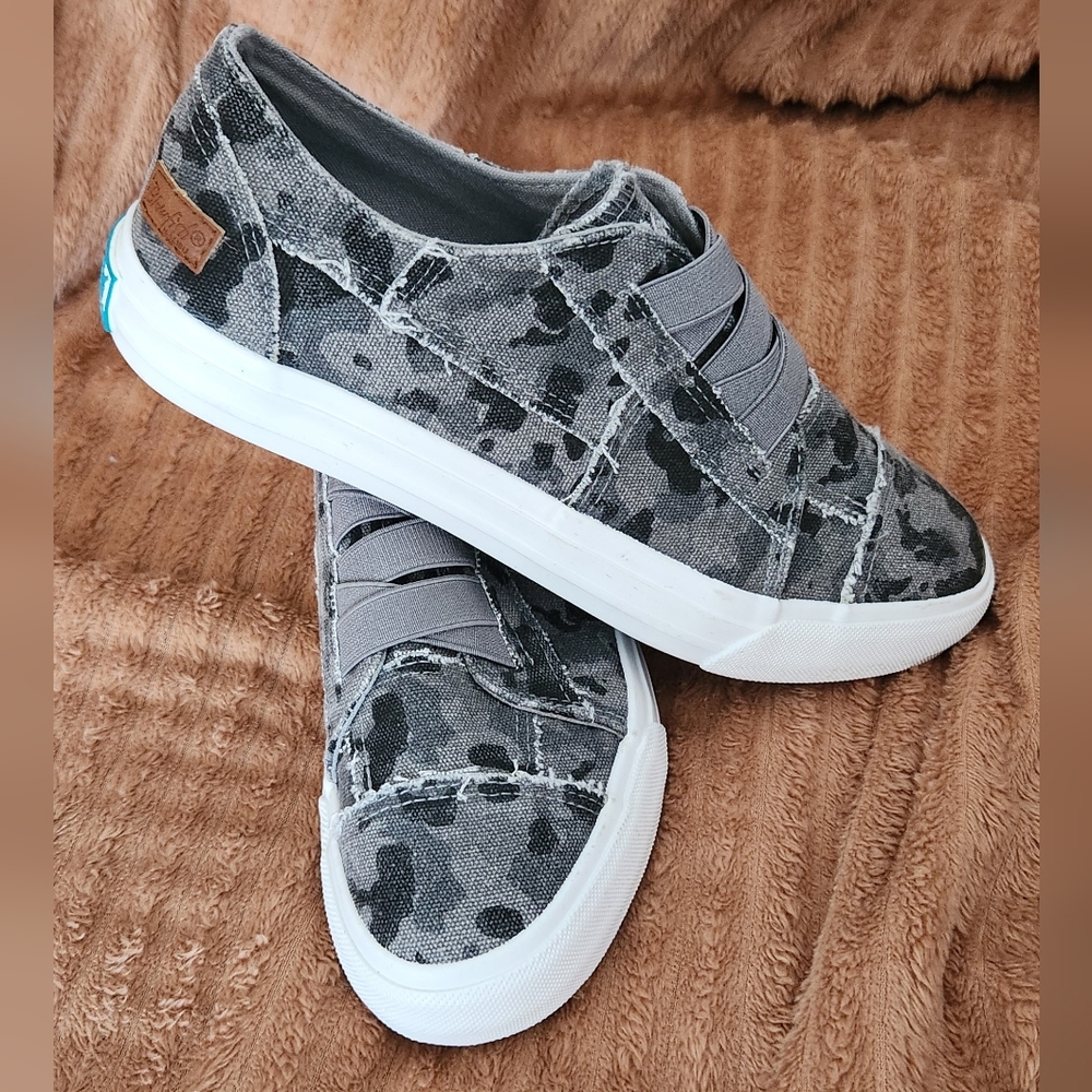 Blowfish Womens Marley Gray Distressed Slip On Casual Shoes Sneakers NWT